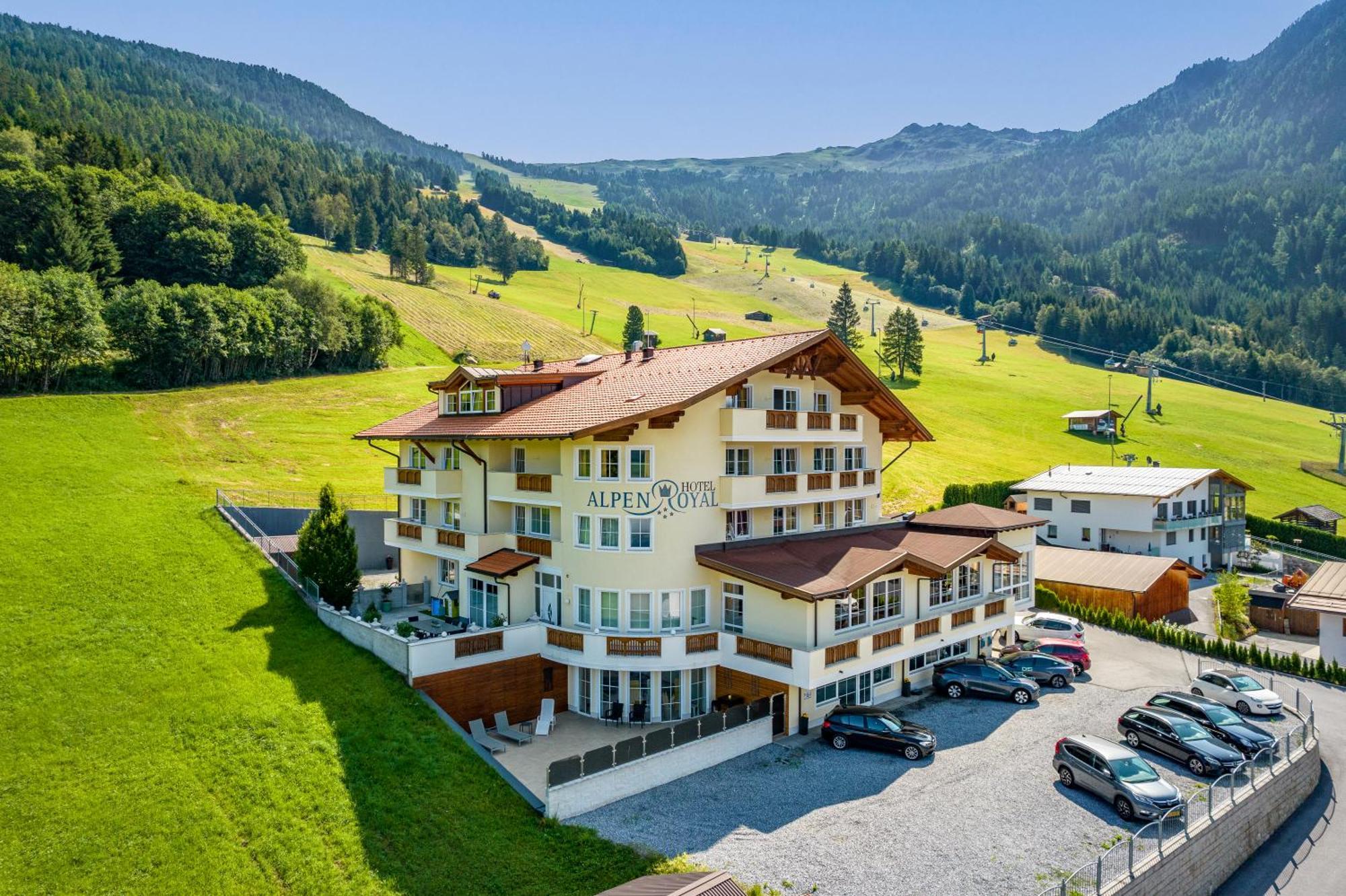 Hotel Alpen-Royal Jerzens Exterior foto